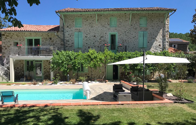 Vue de la Maison Magnolia avec son jardin